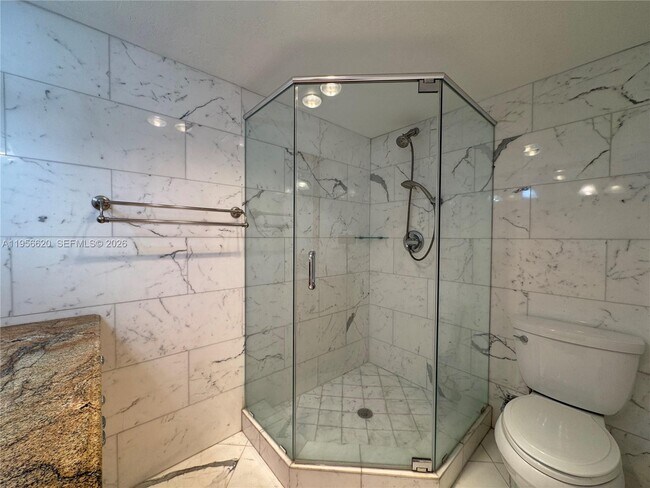 Building Photo - 4800 Bayview Dr