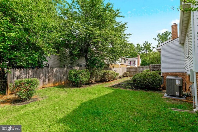 Building Photo - 561 Tiffany Ct