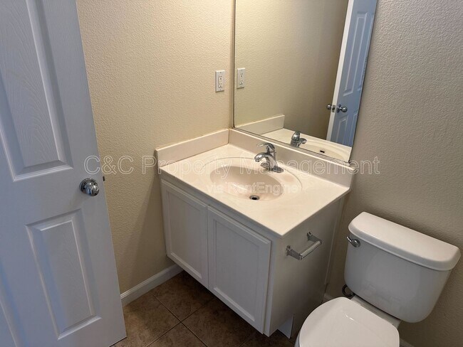 Building Photo - 28 Foxglove Ct