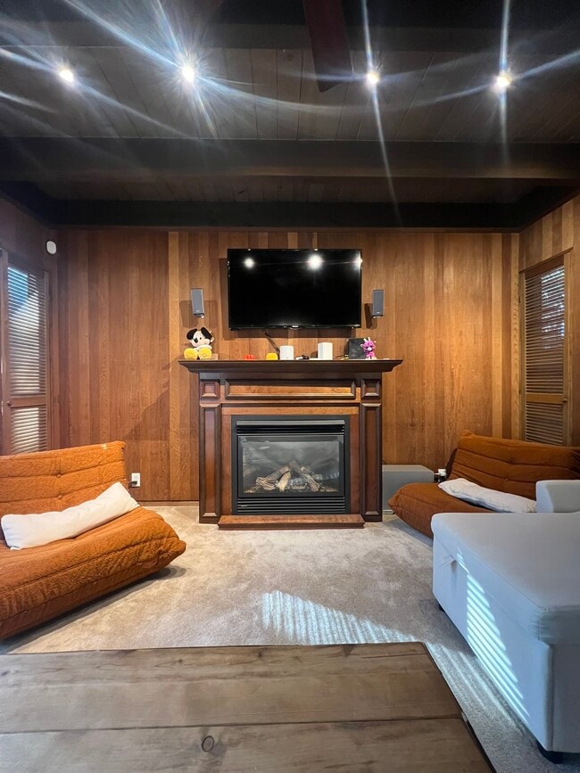 Building Photo - 860 Gardner St