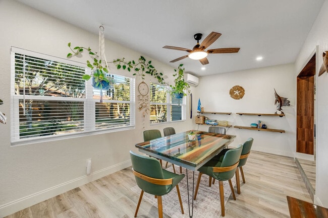 Building Photo - 415 N Shore Dr