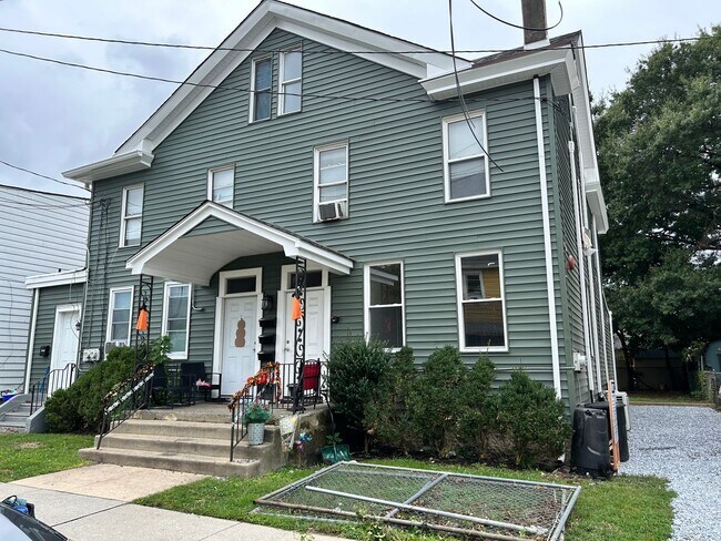 Building Photo - 414-416-416 Ridgeway St