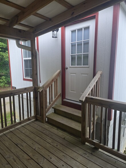 Building Photo - 361 E Bangham Rd