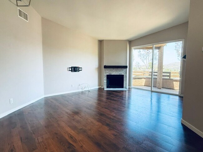 Building Photo - Spacious 3 Bedroom 3 Bath Condo with Garage in Desirable Highland Trails Community