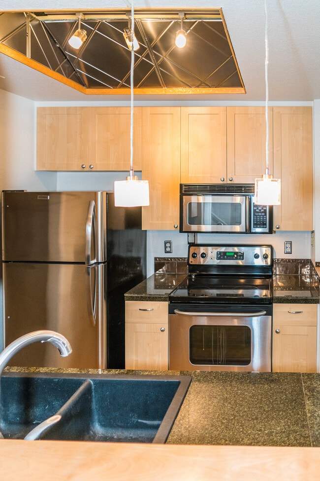 Building Photo - Great 2 Bedroom condo in UTC!