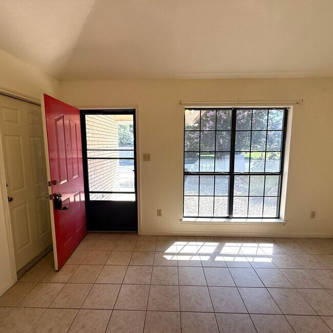 Building Photo - 137 Cibolo Creek Dr