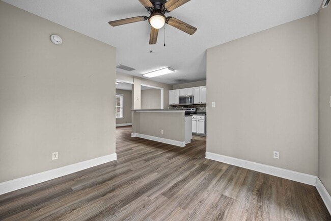 Building Photo - 3 Bedroom Duplex in Lillington