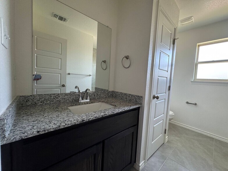 Building Photo - 301 Agua Chiquita Ct