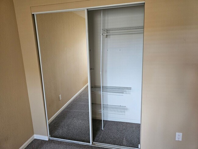 Building Photo - 414 21st St