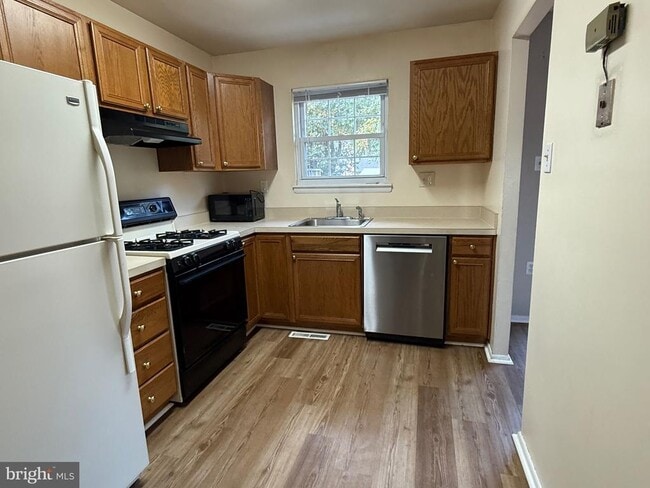 Building Photo - 34 King Charles Cir