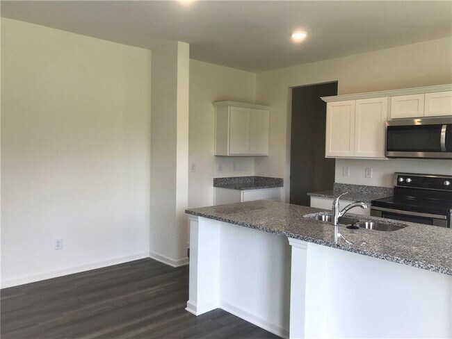 Building Photo - 166 Verona Dr NW