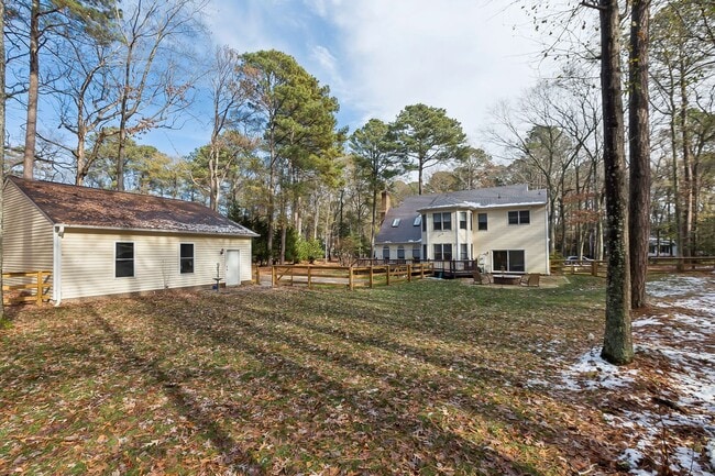 Building Photo - Move In Ready 4 Bedroom House in Yorktown!