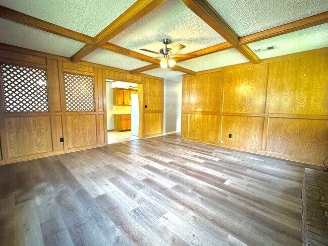 Building Photo - 315 Brookwood Dr