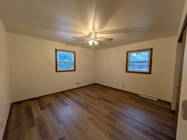 Building Photo - Trafalger Place Duplex