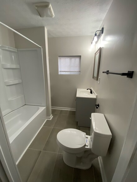 Building Photo - 2822 N Park Ave