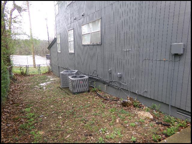 Building Photo - 1813 Sanford Dr