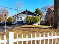 Building Photo - 231 York Rd