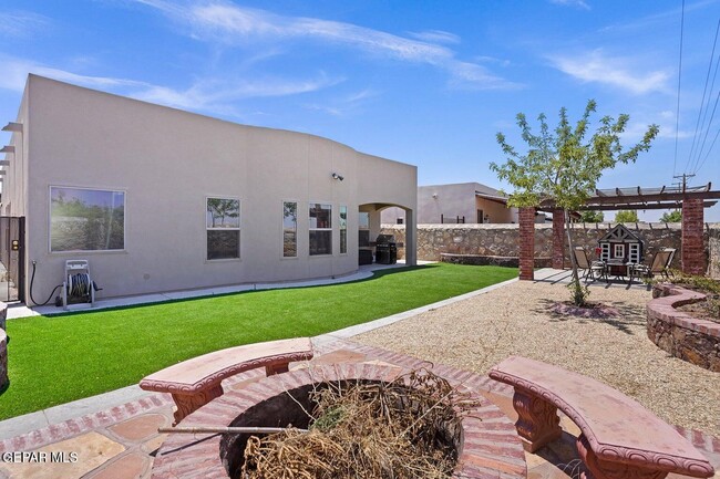 Building Photo - 3749 Loma Adriana