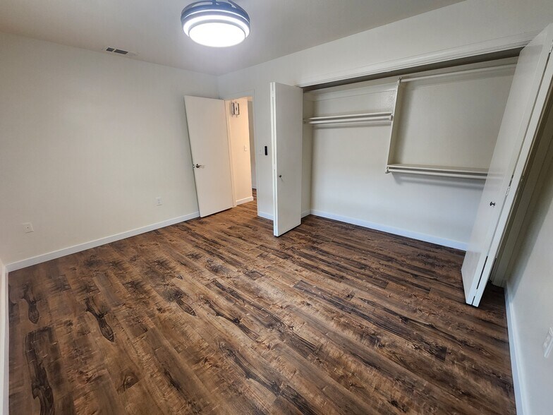 Room 1 - 431 S Simpson Ave