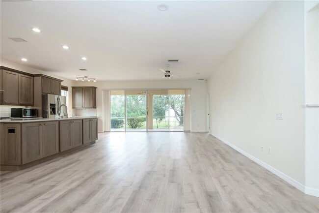 Building Photo - 8419 Whispering Woods Ct