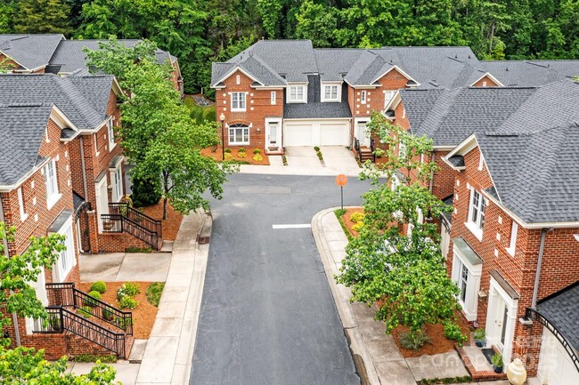 Building Photo - 1192 Hampton Gardens Ln