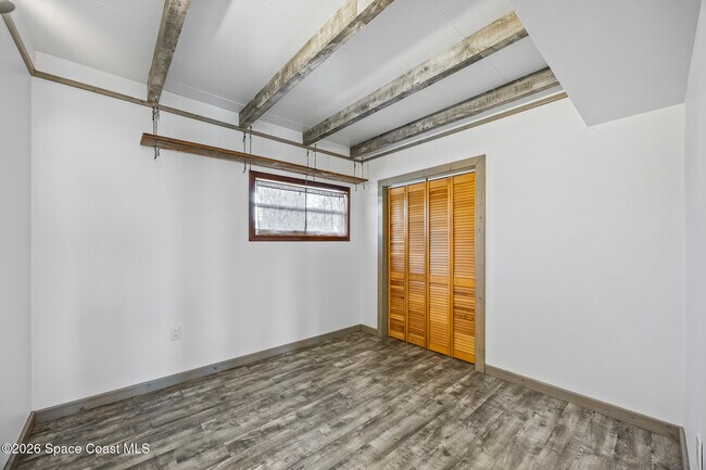 Building Photo - 485 N Shore Dr