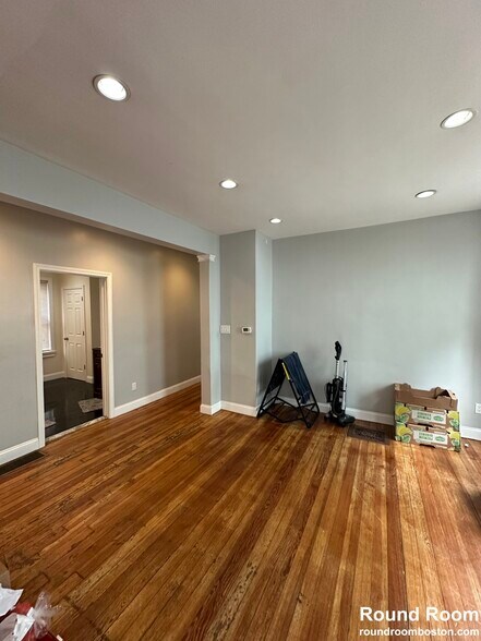 Building Photo - 8 Montfern Ave