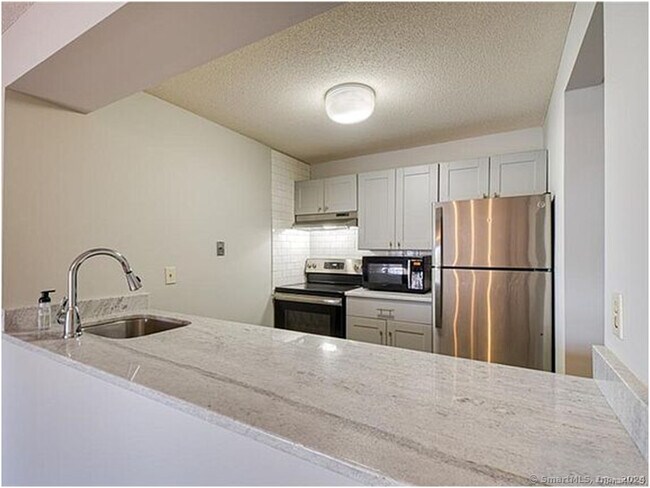 Building Photo - 181 Loomis Dr