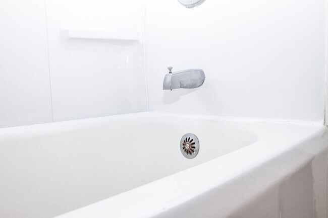 Building Photo - 2515 Plateau Rd