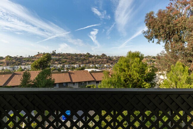 Building Photo - 3 Bedroom Townhome in the Gated College Park Community of San Diego