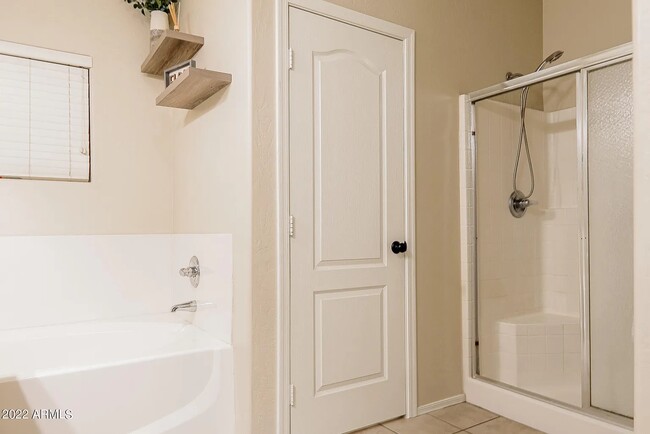 Building Photo - 1015 S Val Vista Dr