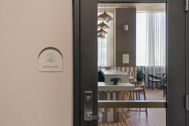 Building Photo - 11 NE 6th St