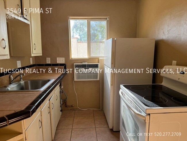 Building Photo - 3540 E Pima St