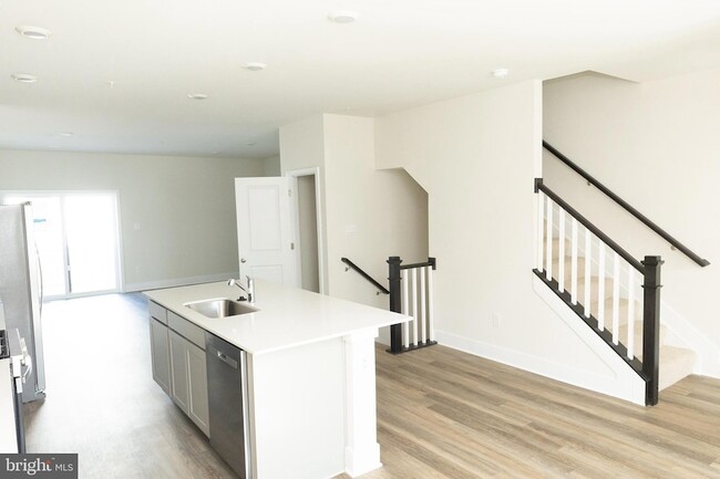 Building Photo - 10630 Meridian Hill Way