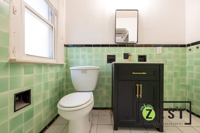 Building Photo - 17352 Roselawn St