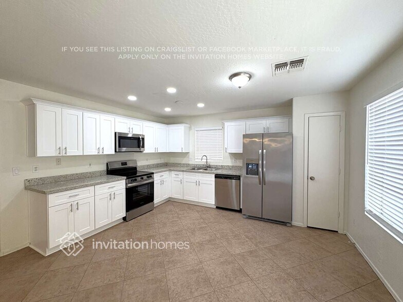 Building Photo - 6805 N 130th Ave