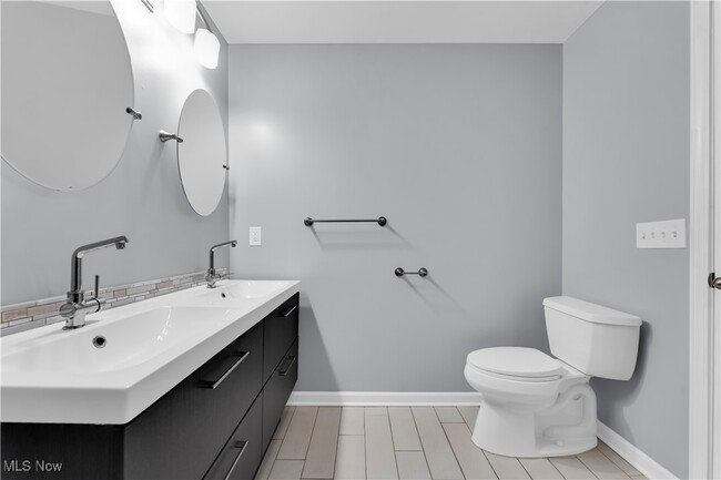 Building Photo - 33555 Wagon Wheel Dr