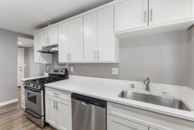 Building Photo - Modern 2-Bed Apartment in Heart of Tacoma