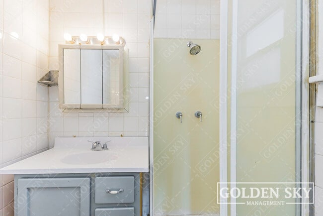 Building Photo - 900 1/2 West Main Street - NA