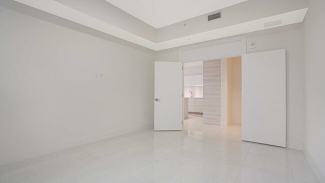 Building Photo - 155 E Boca Raton Rd