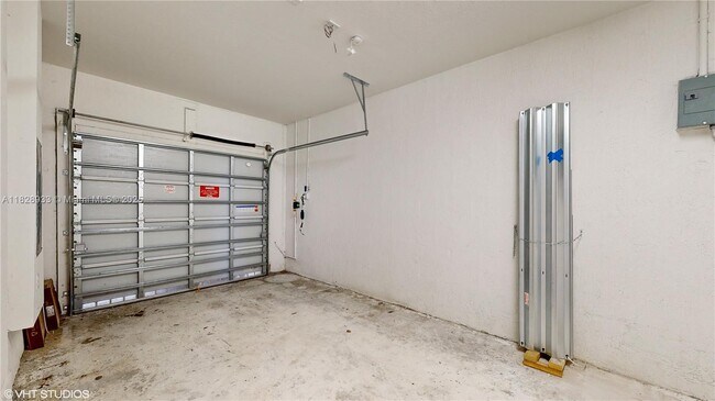 Building Photo - 10004 SW 231st Ln