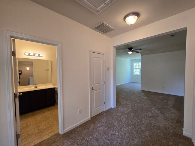 Building Photo - Spacious 3BR, 2.5BA Townhome with Loft & High Ceilings in a Fantastic Location!