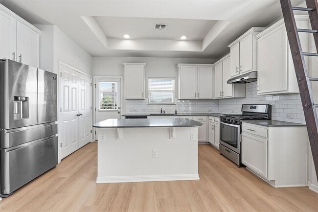 Building Photo - 10221 Forest Grove Dr