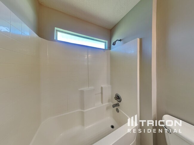 Building Photo - 11707 Deep Springs Dr N