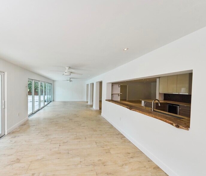 Building Photo - 455 NE 55th St