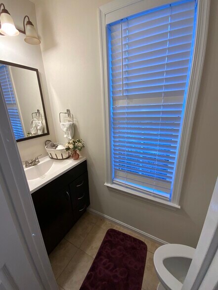 Building Photo - 13755 Lark Song Dr