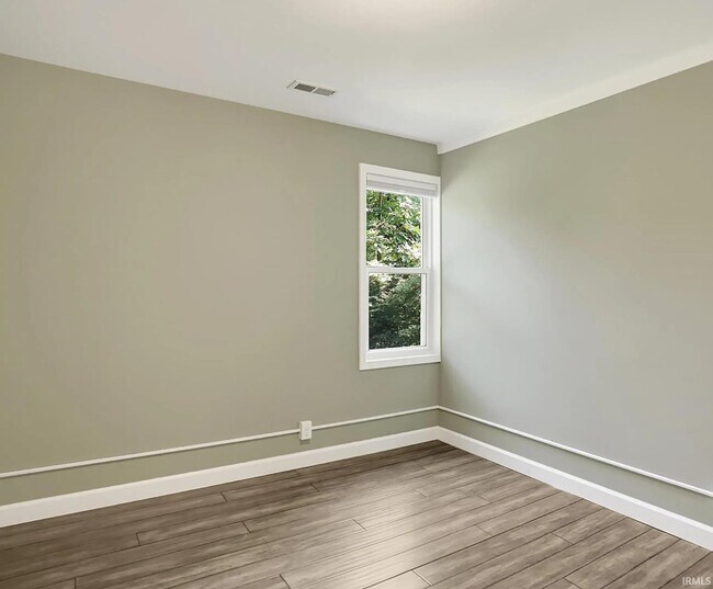 Building Photo - 1604 E University St