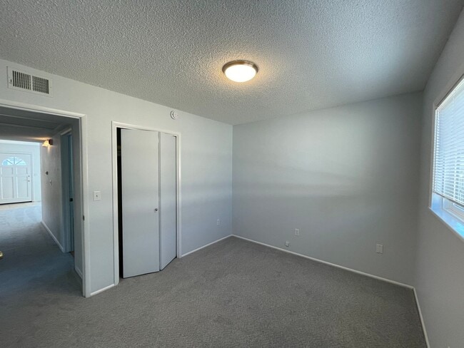 Building Photo - Three bedroom, one bath house in desirable...