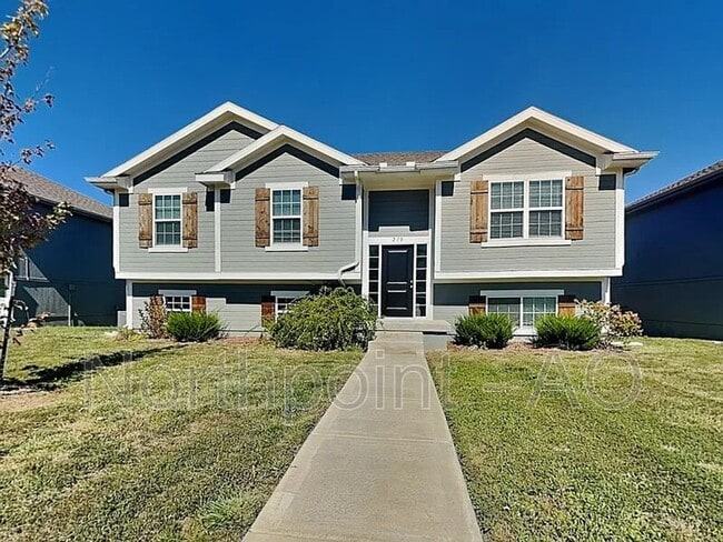 Building Photo - 3 BR/2.5BA | Newly Renovated Single Family Home | 1-Car Garage Parking | Large Front yard!