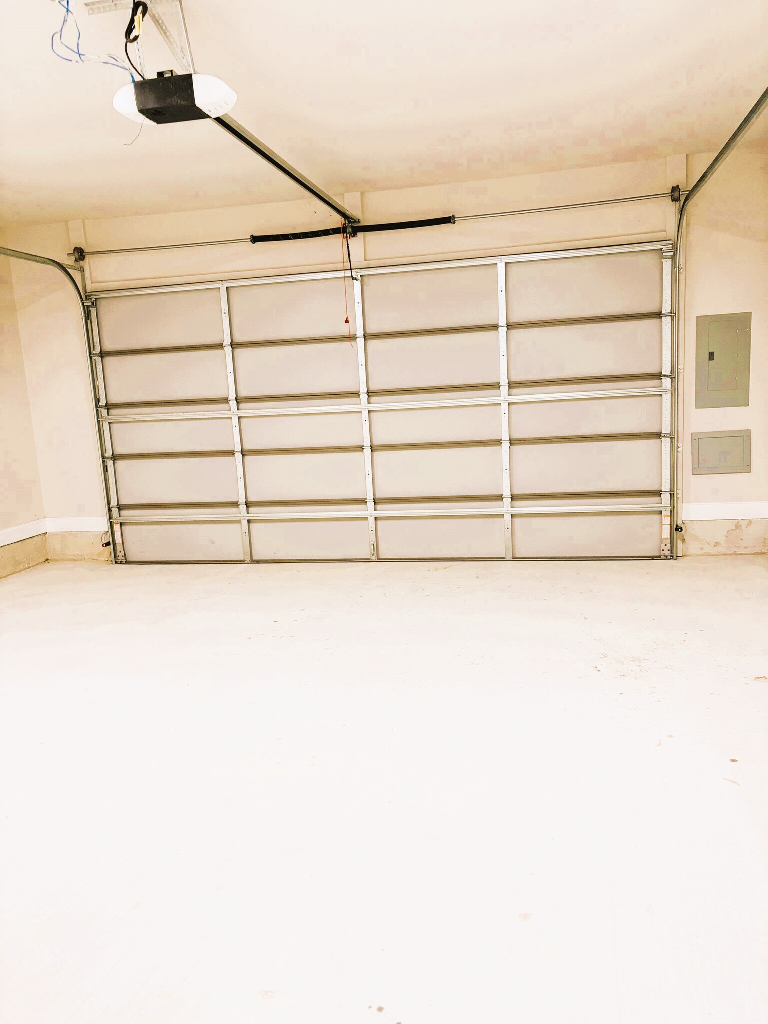 garage - 107 Centre Sarcelle Blvd